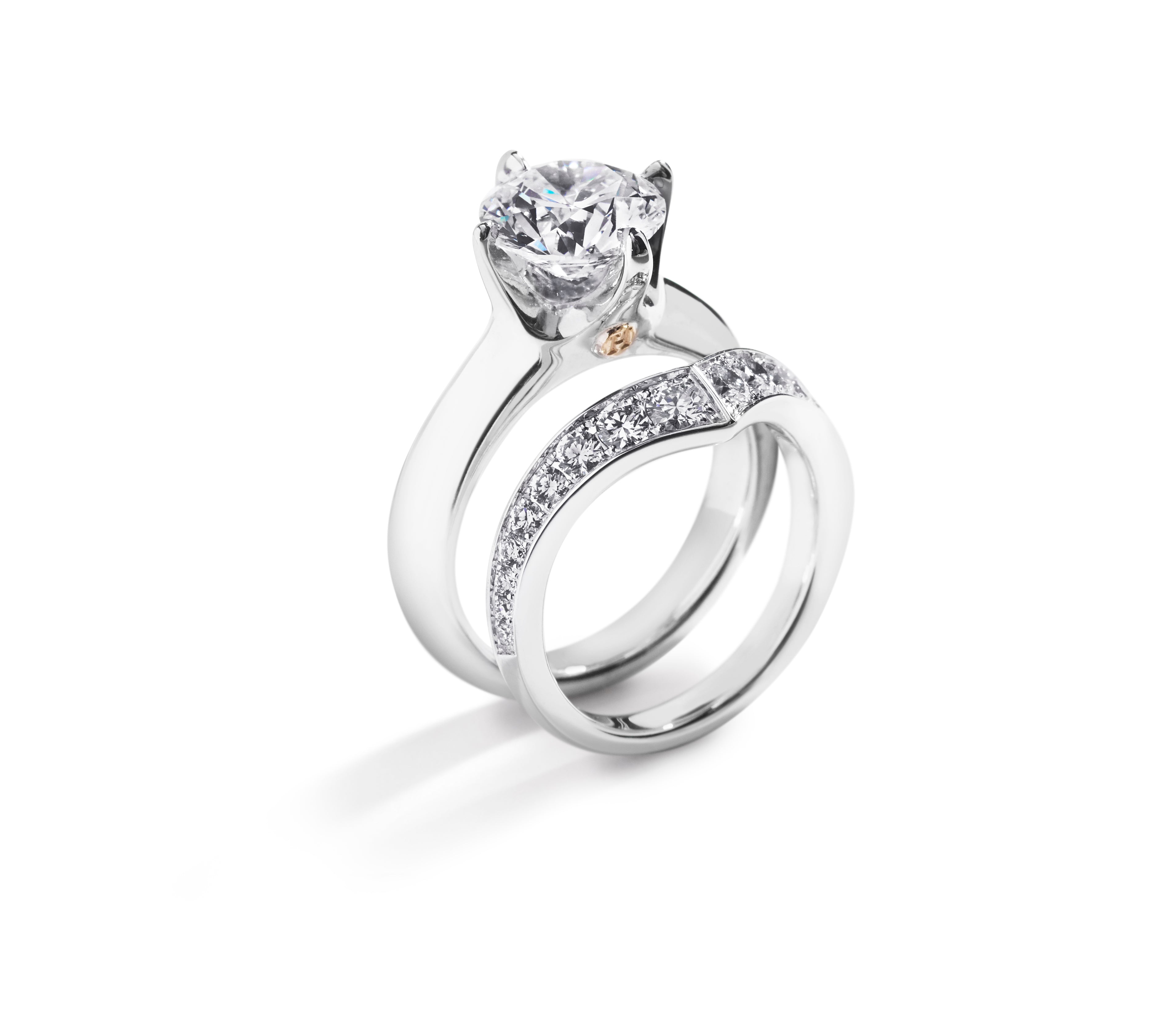 Signatur Wavering i 18 kt. hvidguld med 0,59 ct. brillanter